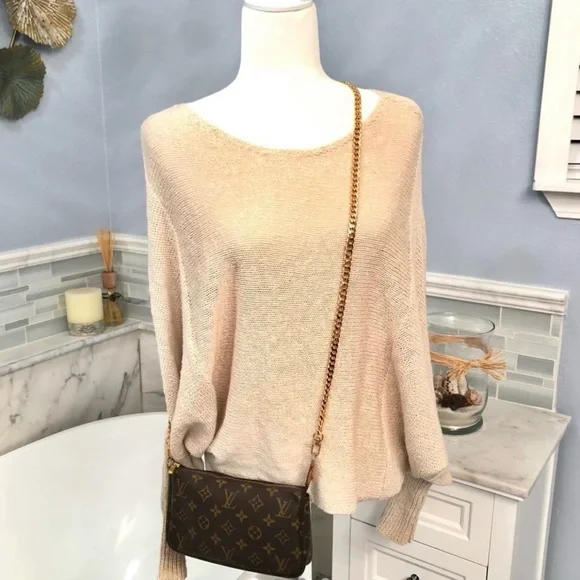 Vintage Louis Vuitton Pochette Accessoires Monogram bag with Gold Chain - Picture 6 of 11